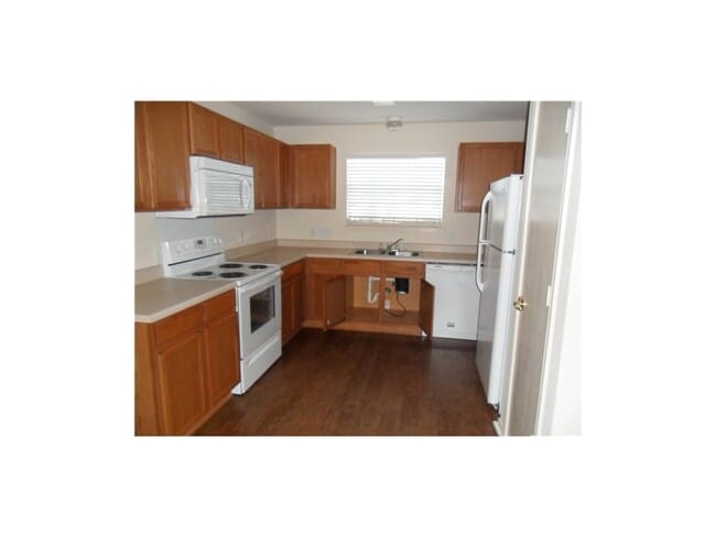 Building Photo - Available August 1 Super Nice and Clean 3/...