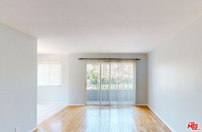 Building Photo - 2308 Schader Dr