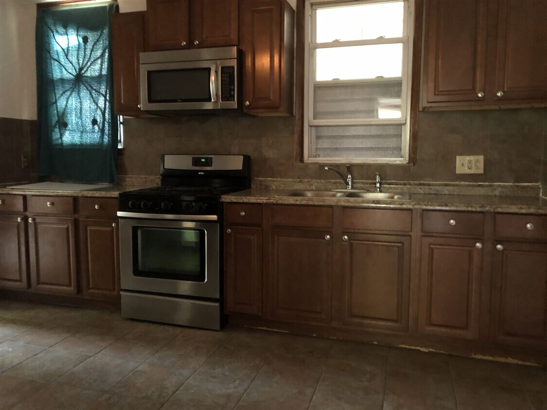 Primary Photo - 37 Terrace Ave