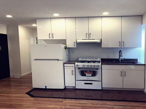 Building Photo - 212 1st Ave