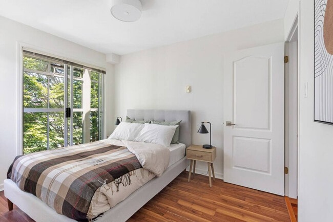 Photo du bâtiment - 1126 W 11th Ave