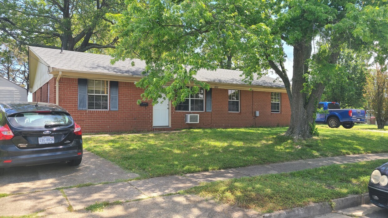 Front - 8132 Tidal Rd