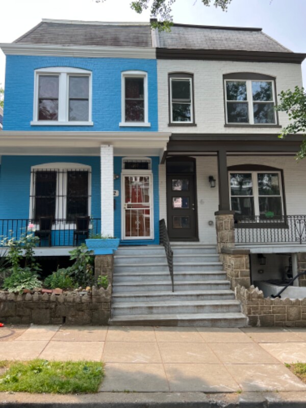 Primary Photo - 734 Harvard St NW