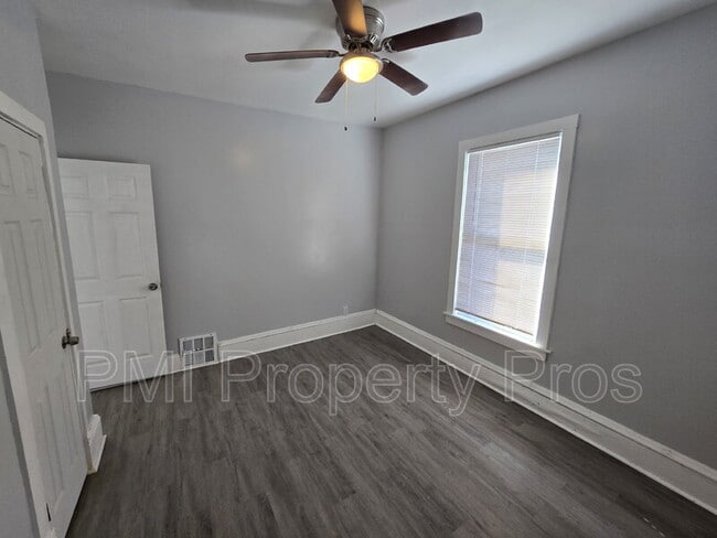 Foto del edificio - 2620 W Locust St