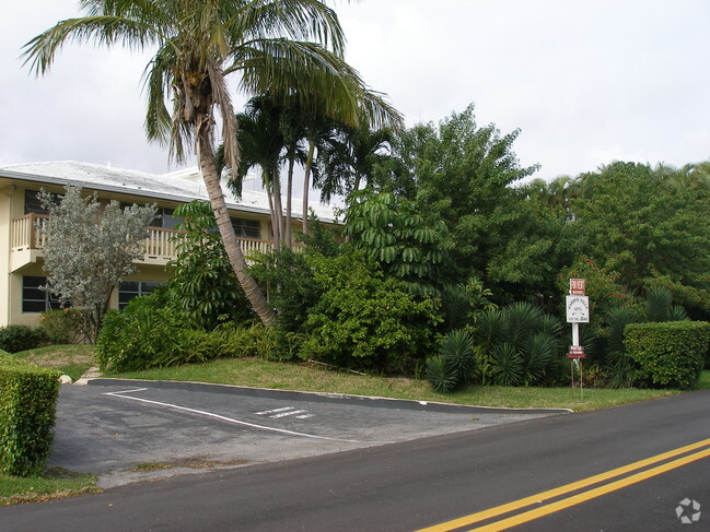 Building Photo - Garden Villa Apartments