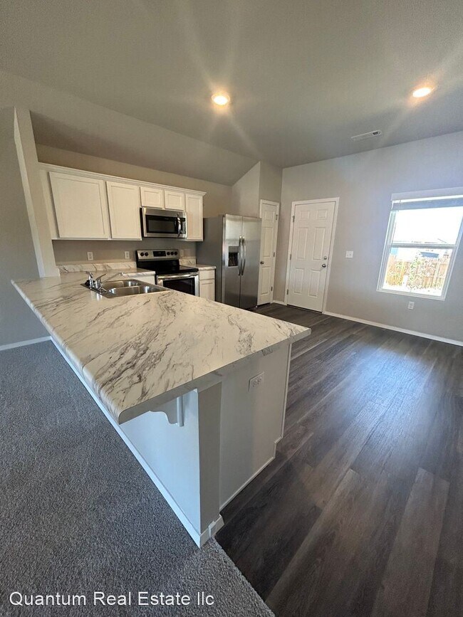 Building Photo - 3 br, 2 bath House - 8121 Sunflower Way