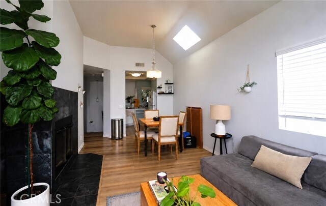Foto del edificio - 512 Dahlia Ave