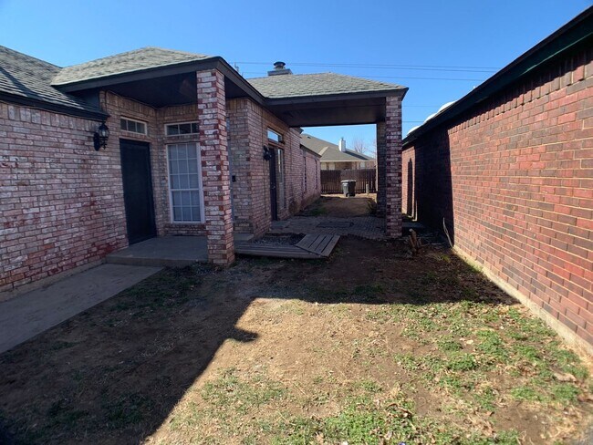 Foto del edificio - 3 Bed 2 Bath Moore home