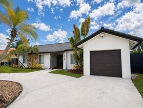 Building Photo - 4340 SW 146th Ct