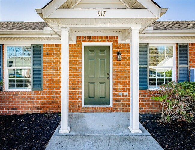 Foto del edificio - 517 Edgecliff Ln