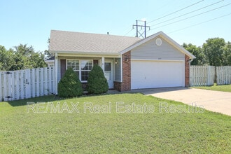 Building Photo - 829 SW Arrowhead Dr