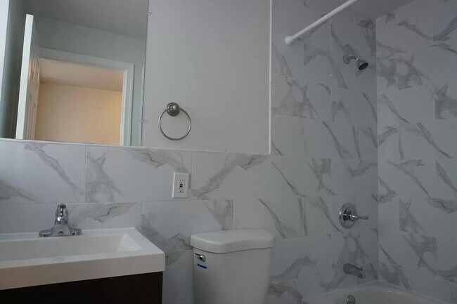 Bedroom 1 suite bath - 4945 Chestnut St