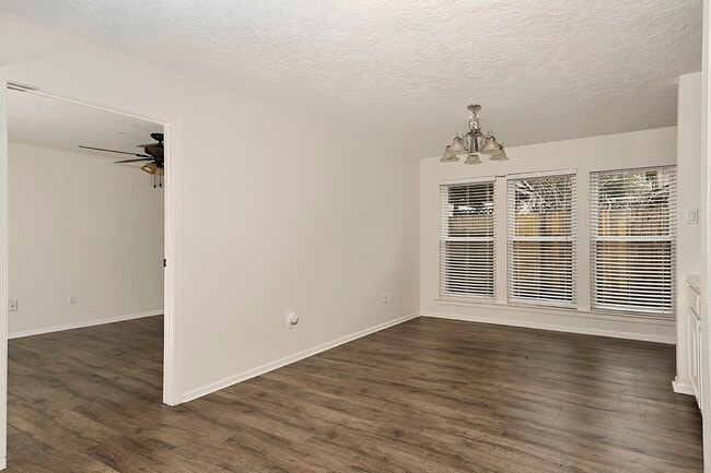 Foto del edificio - 30 Berryfrost Ln