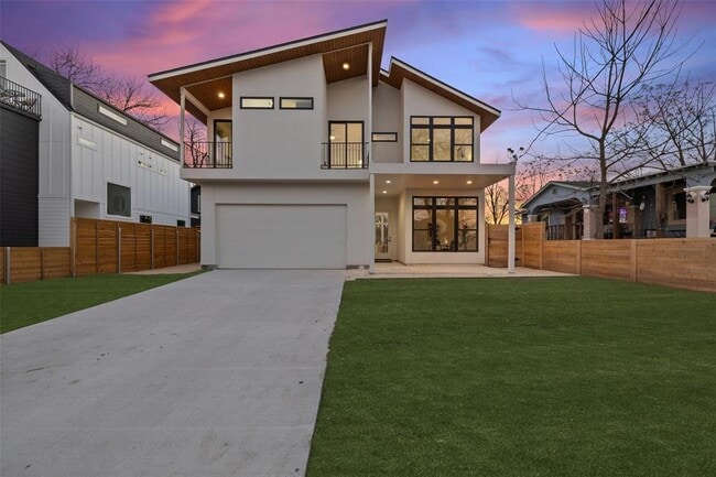 Building Photo - 2809 Prado St