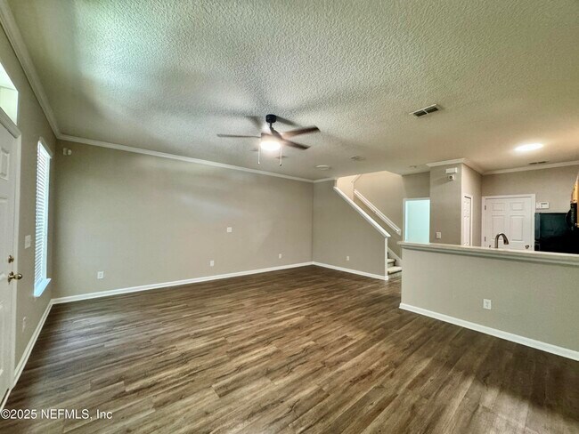 Foto del edificio - 450 Sherwood Oaks Dr