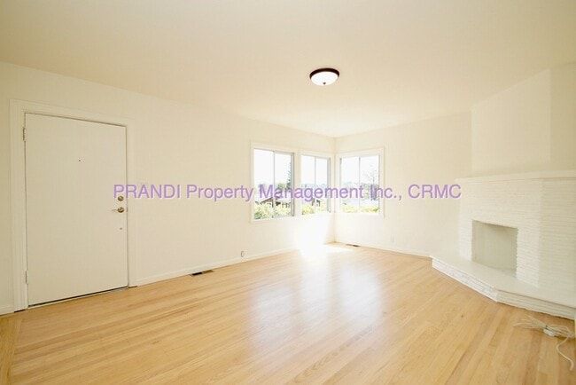 Photo - Charming 2-Bedroom Home with Vintage Touch...