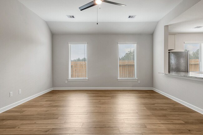 Building Photo - 15686 Honey Cv Dr