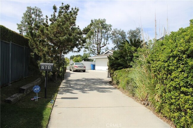 Foto del edificio - 761 W Country Hills Dr