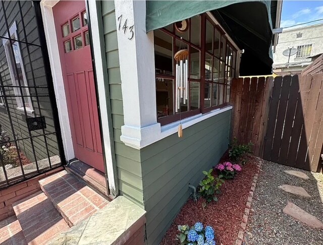 Foto del edificio - 743 Daisy Ave