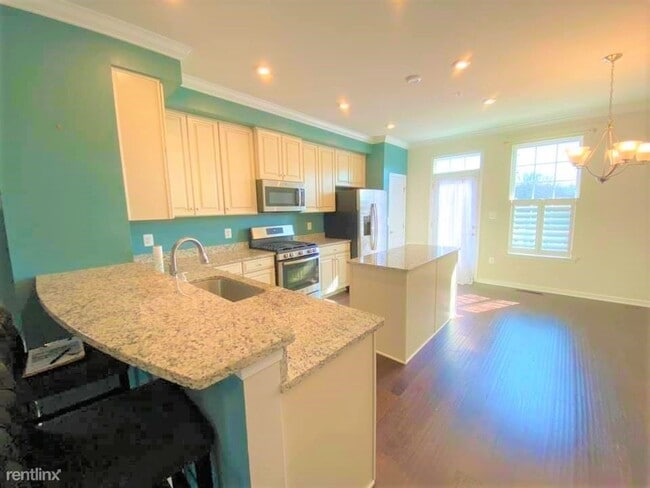 Building Photo - 3 br, 3.5 bath Townhome - 1239 Trenton Pl SE