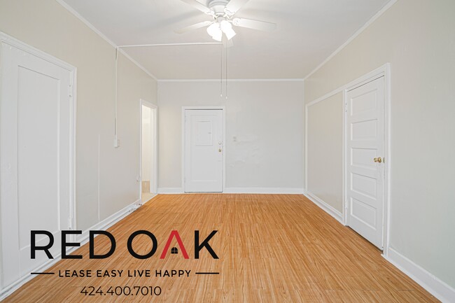 Foto del edificio - 2966 James M Wood Blvd