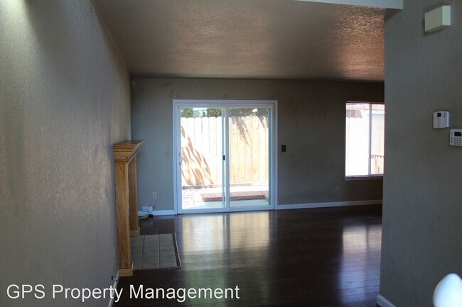 Foto del edificio - 3 br, 2.5 bath House - 25 Tamarack Dr.