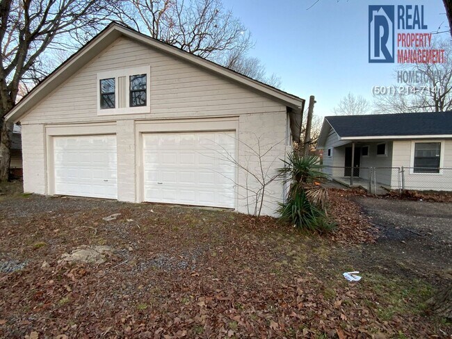 Building Photo - 4820 W 29th-
