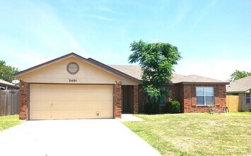 Building Photo - 3401 Driftwood Dr