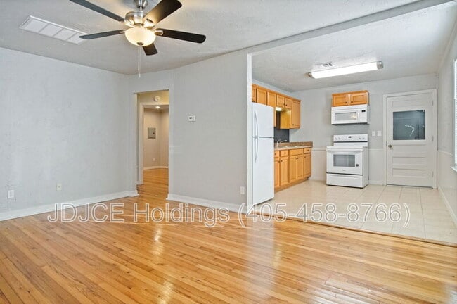 Photo - 312 E Jacobs Dr House