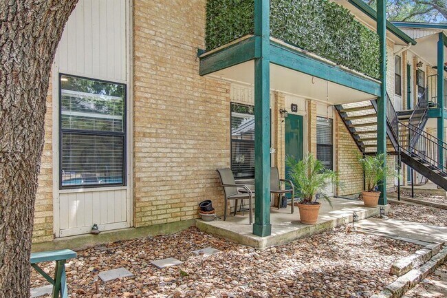 Building Photo - 1624 Aquarena Springs Dr