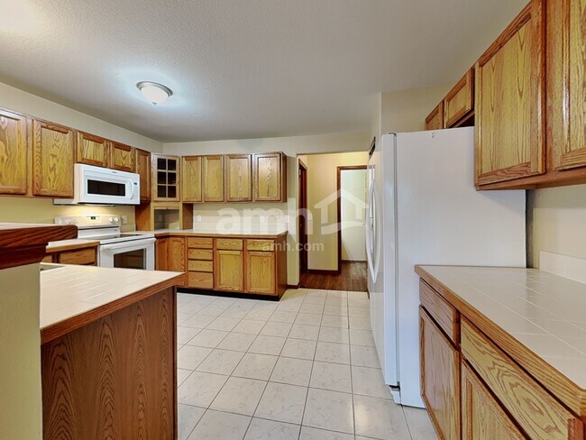 Foto del edificio - 2325 Hyacinth Rd