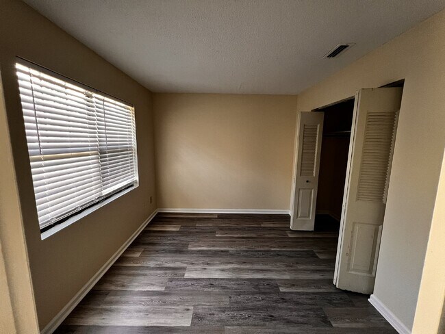 Building Photo - Apartment for Rent