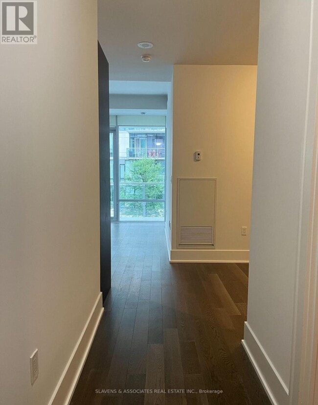 Building Photo - 29 Queens Quay E