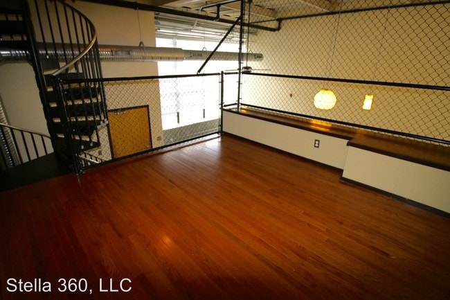 Building Photo - 360 Stockton St