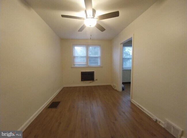 Building Photo - 5005 Loretto Ave