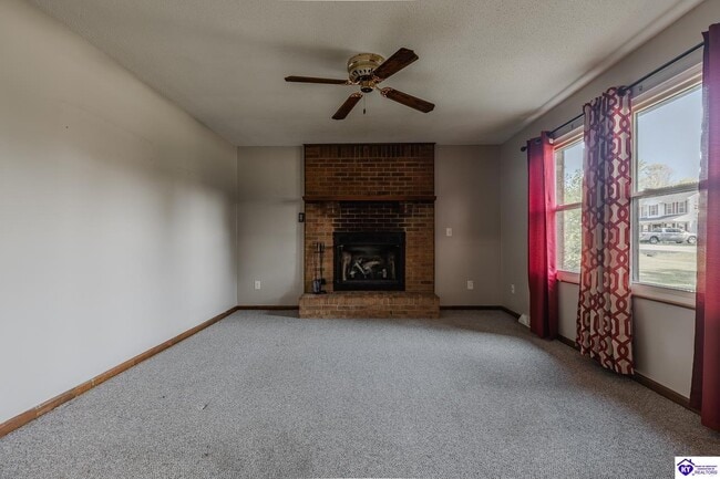 Building Photo - 1900 Clearview Dr