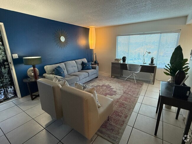 Building Photo - 4068 Oakcrest Dr