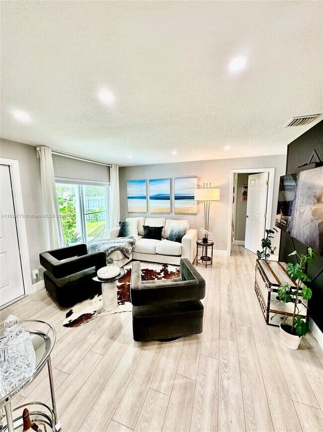 Foto del edificio - 5365 N Andrews Ave
