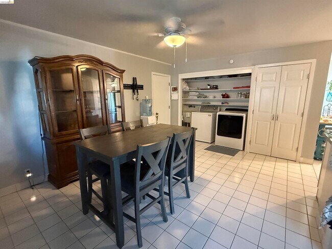 Foto del edificio - 1004 Almond St