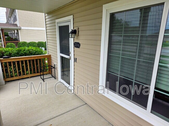 Foto del edificio - 2316 Hazeltine Pl