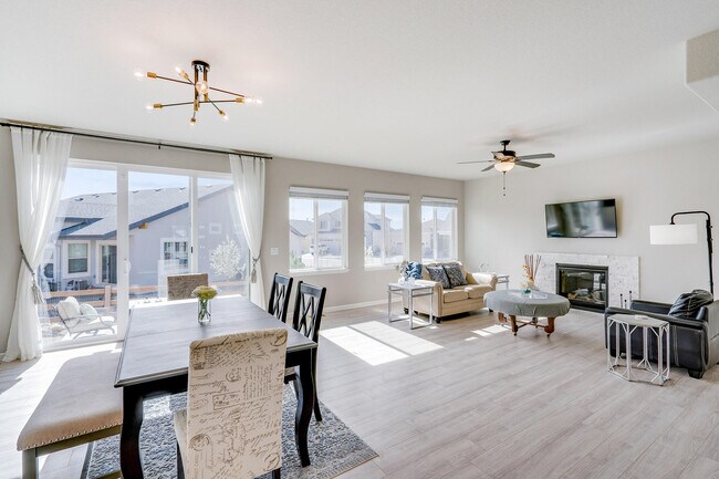 Building Photo - 10385 Sharon Springs Dr