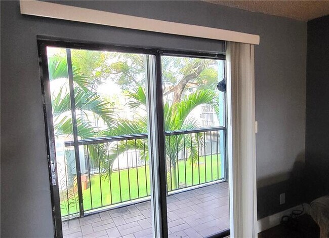 Foto del edificio - 333 NW 17th Ct