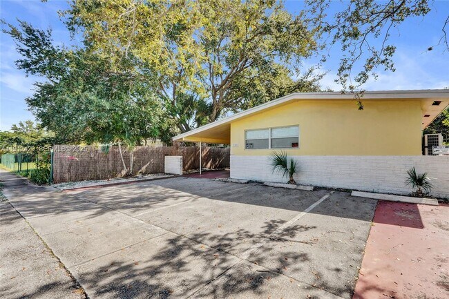 Foto del edificio - 720 SE 15th St