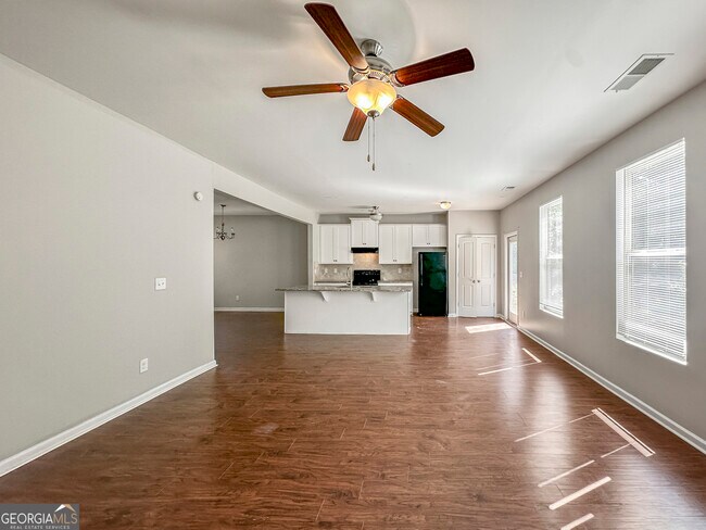 Building Photo - 134 Daisy Cir