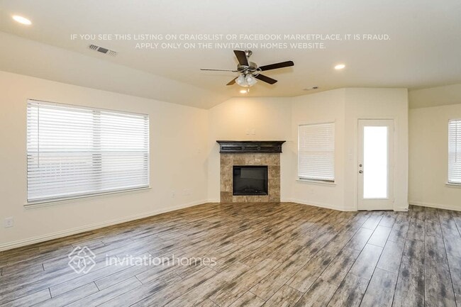Building Photo - 353 Paloma St