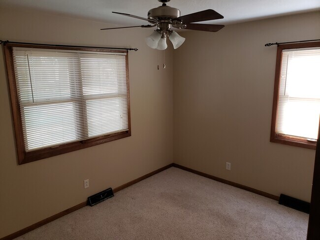 Dormitorio 1 - 911 S Mulberry St