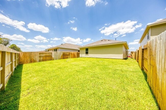 Building Photo - 20930 Zuccala Dr