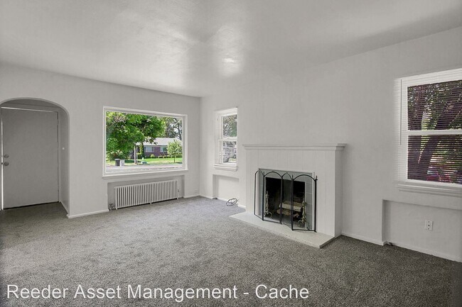 Building Photo - 255 E 500 N