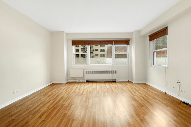 Foto del edificio - 2909 N Sheridan Rd
