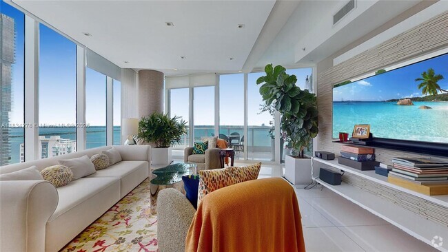 Building Photo - 2020 N Bayshore Dr